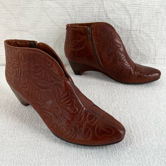 PIKOLINOS Shoes - Pikolinos Cuero Size 39 Embroidered Brown Leather Tooled Ankle Boot Kitten Wedge